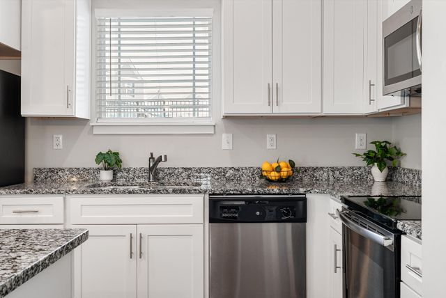 8005 Tuberose Ct, Spring Hill, TN 37174