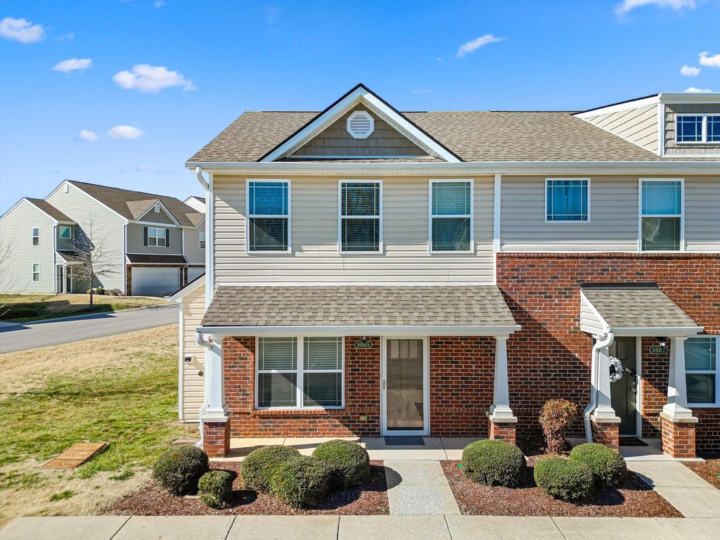 8005 Tuberose Ct, Spring Hill, TN 37174