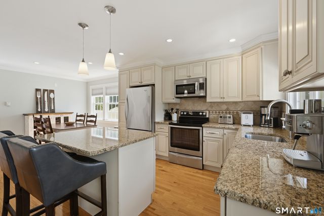 95 Roosevelt Avenue, West Haven, CT 06516
