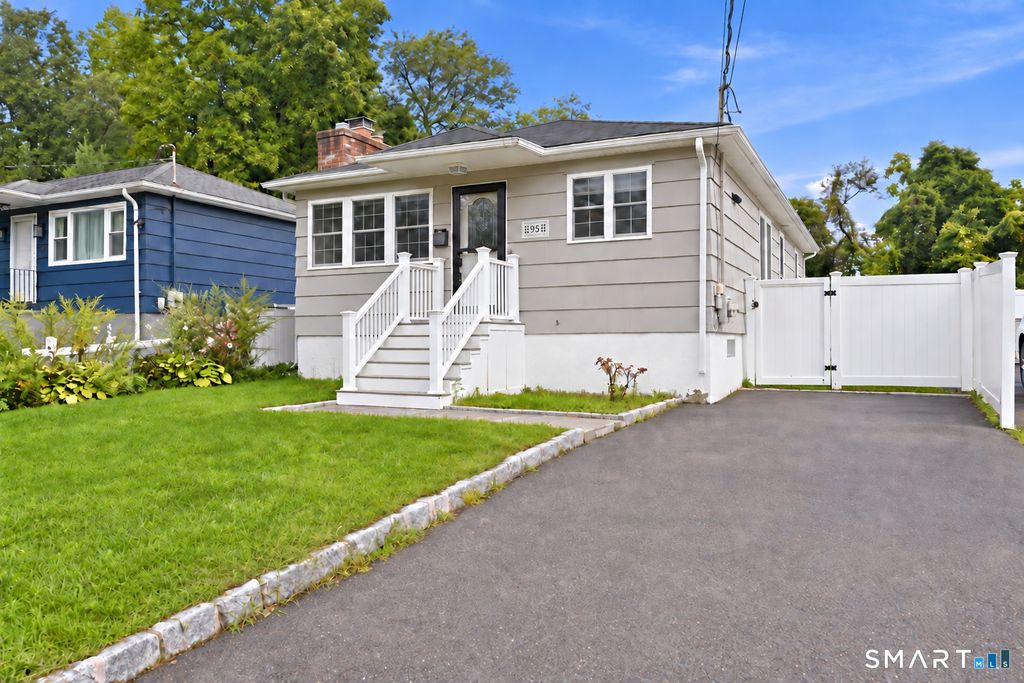 95 Roosevelt Avenue, West Haven, CT 06516