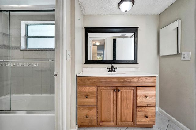 9440 Poinciana Pl 108, Davie, FL 33324