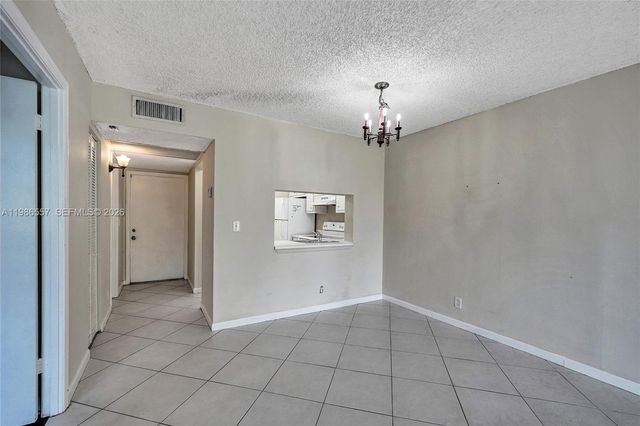 9440 Poinciana Pl 108, Davie, FL 33324