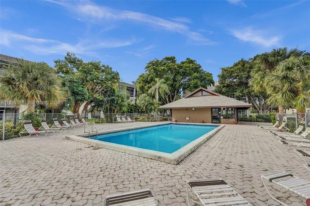 9440 Poinciana Pl 108, Davie, FL 33324