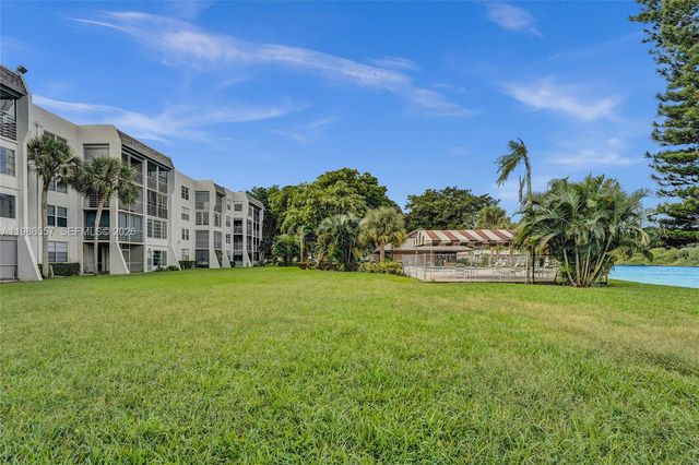 9440 Poinciana Pl 108, Davie, FL 33324