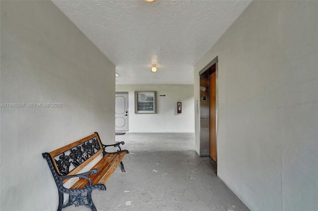 9440 Poinciana Pl 108, Davie, FL 33324