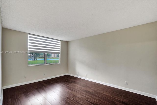 9440 Poinciana Pl 108, Davie, FL 33324