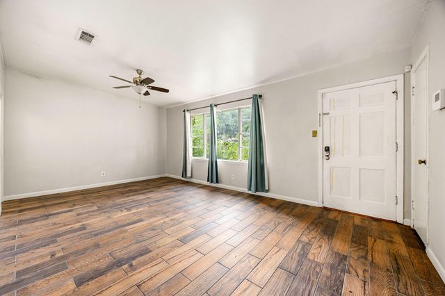 422 Surratt Drive, Houston, TX 77091
