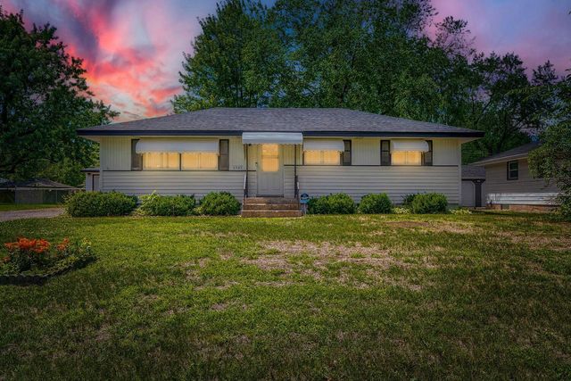 6943 Logan Avenue N, Brooklyn Center, MN 55430