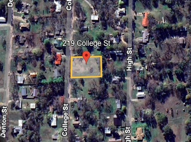 219 College Street, Roxton, TX 75477