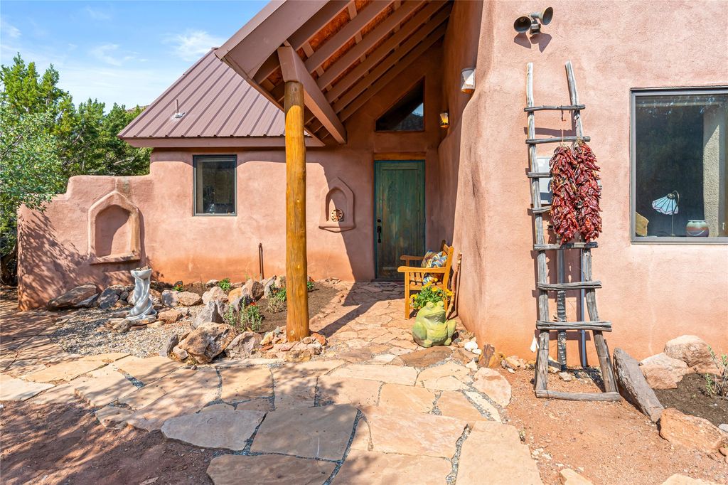 Image 3 of property listing at 467 Madrid Road, Jemez Springs, NM 87025