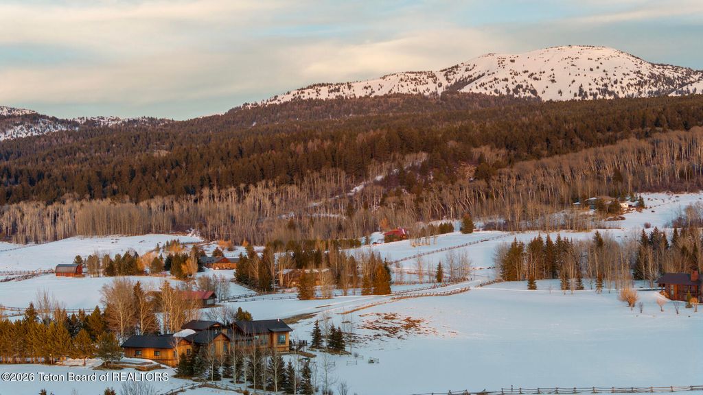 130 YELLOW ROSE Drive, Alta, WY 83414 photo 4