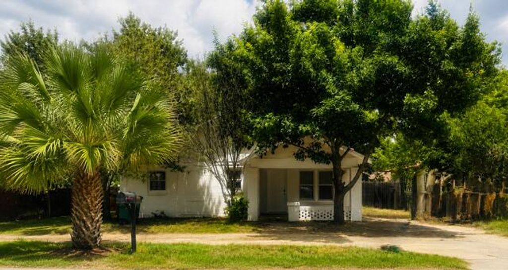 Image 1 of property listing at 408 N Van Buren Street, San Angelo, TX 76901