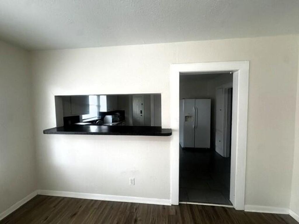 Image 3 of property listing at 408 N Van Buren Street, San Angelo, TX 76901