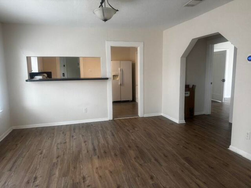 Image 4 of property listing at 408 N Van Buren Street, San Angelo, TX 76901