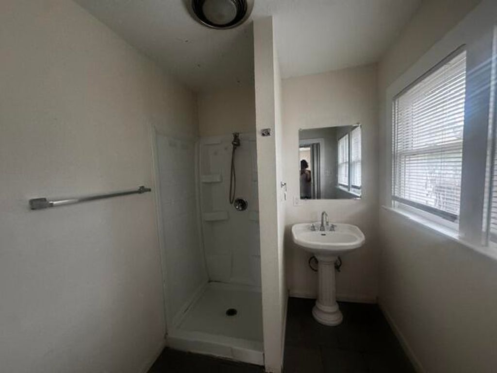 Image 6 of property listing at 408 N Van Buren Street, San Angelo, TX 76901