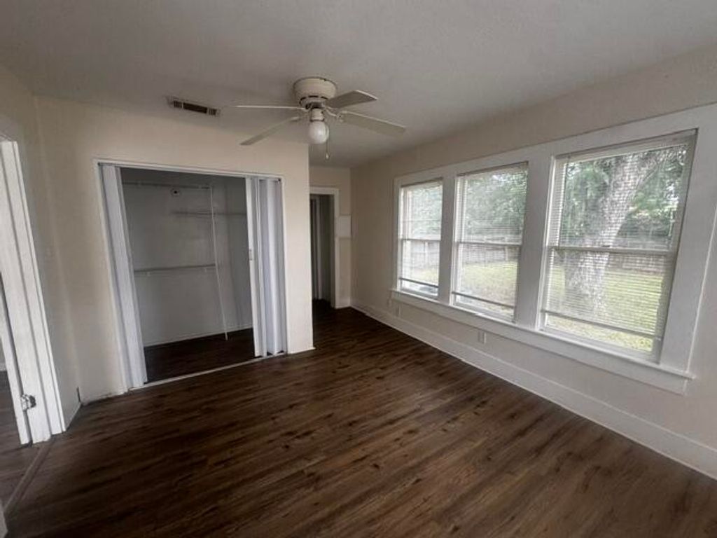 Image 8 of property listing at 408 N Van Buren Street, San Angelo, TX 76901