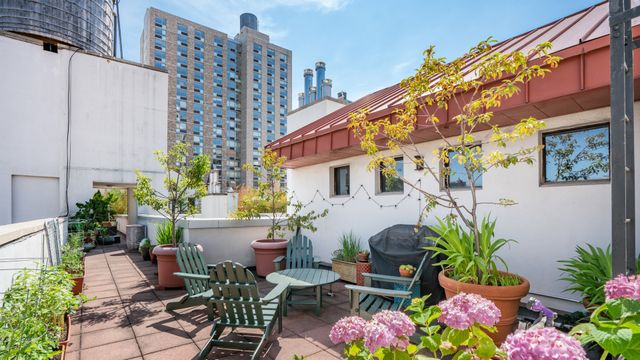 125 E 12th St Apt 3B, New York City, NY 10003