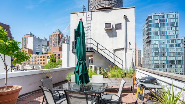 125 E 12th St Apt 3B, New York City, NY 10003