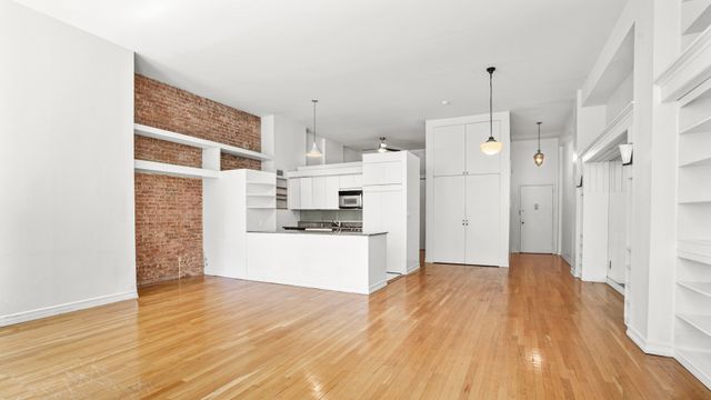 125 E 12th St Apt 3B, New York City, NY 10003