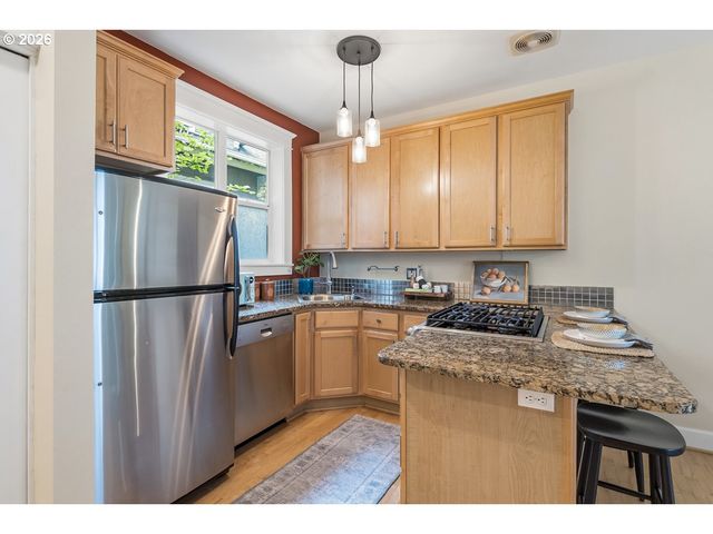 2372 Nw GLISAN St 5, Portland, OR 97210