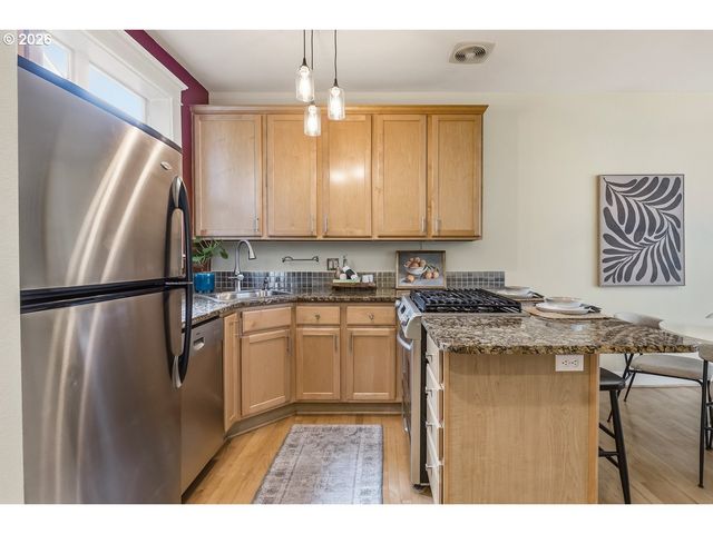 2372 Nw GLISAN St 5, Portland, OR 97210