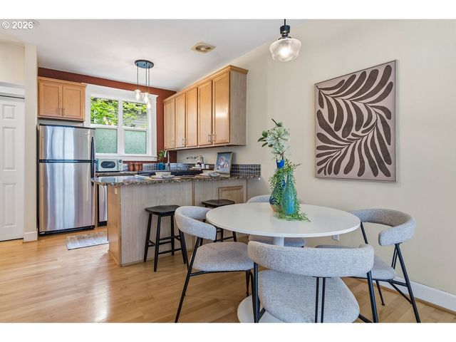 2372 Nw GLISAN St 5, Portland, OR 97210