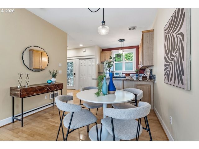 2372 Nw GLISAN St 5, Portland, OR 97210