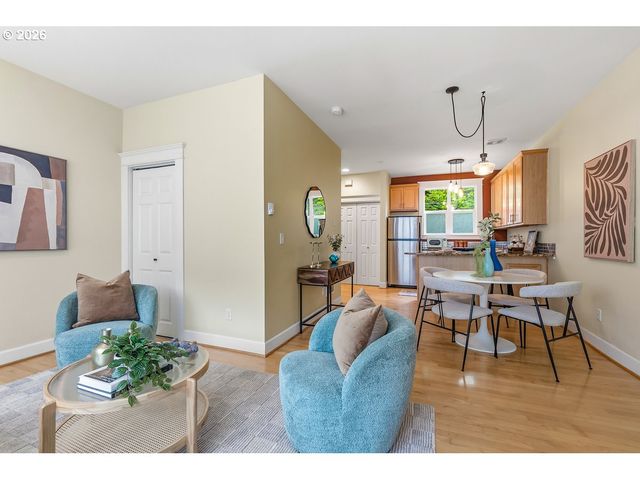 2372 Nw GLISAN St 5, Portland, OR 97210