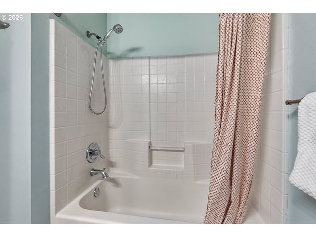2372 Nw GLISAN St 5, Portland, OR 97210