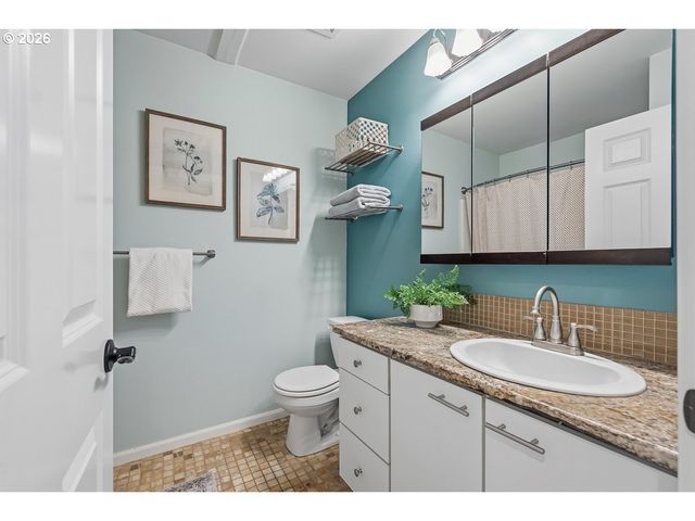 2372 Nw GLISAN St 5, Portland, OR 97210