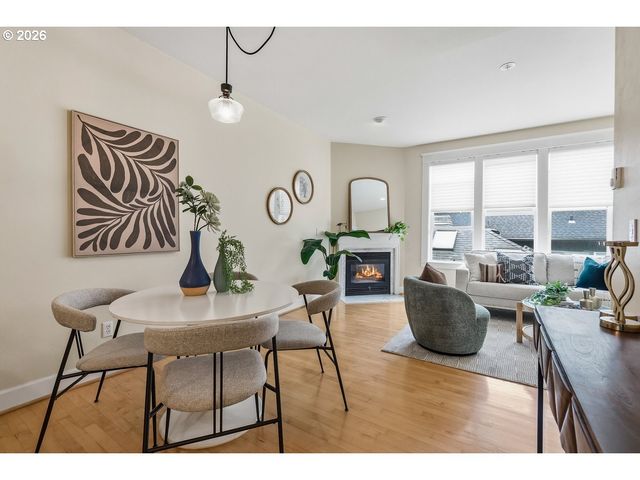 2372 Nw GLISAN St 5, Portland, OR 97210