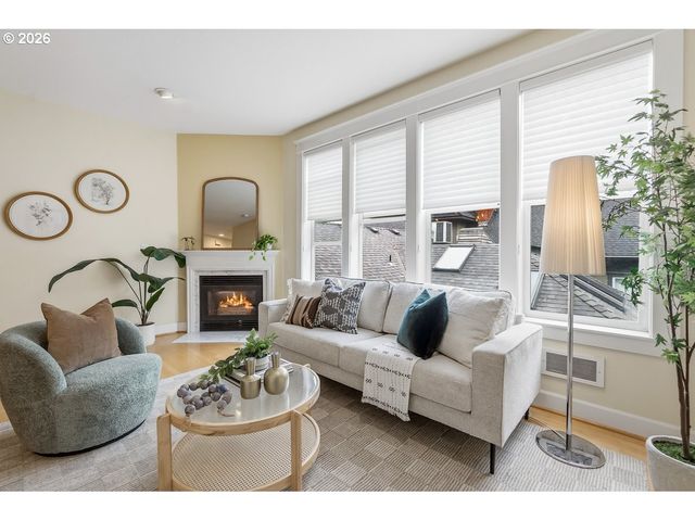2372 Nw GLISAN St 5, Portland, OR 97210