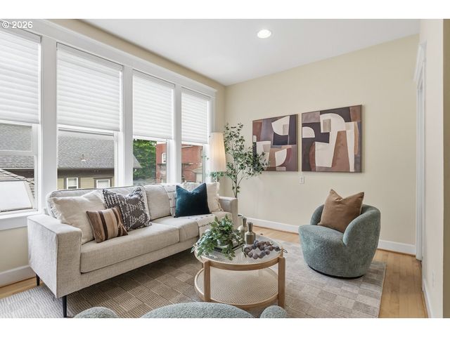 2372 Nw GLISAN St 5, Portland, OR 97210