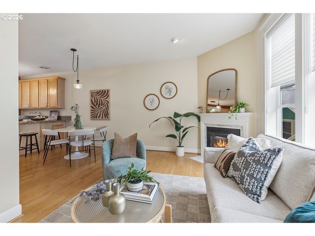 2372 Nw GLISAN St 5, Portland, OR 97210