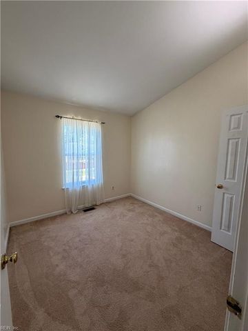 301 Wrought Iron BND, Yorktown, VA 23693
