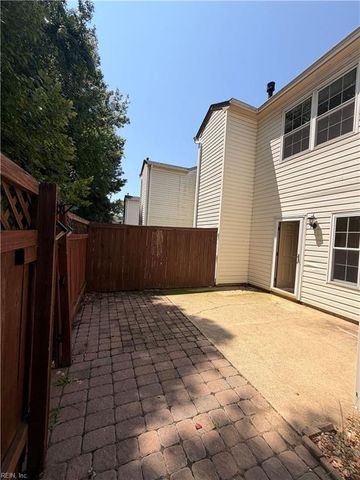 301 Wrought Iron BND, Yorktown, VA 23693