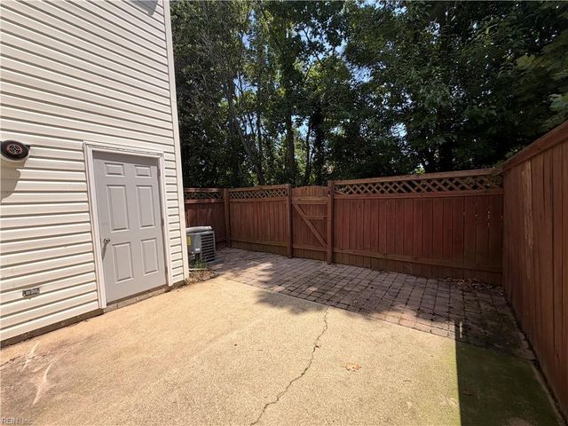 301 Wrought Iron BND, Yorktown, VA 23693