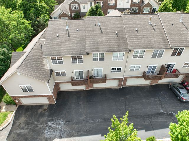 653 E WILLOW Street, Elburn, IL 60119