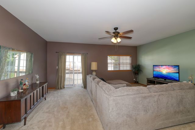 653 E WILLOW Street, Elburn, IL 60119
