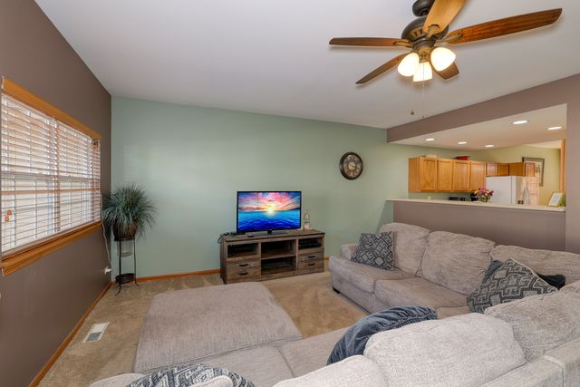 653 E WILLOW Street, Elburn, IL 60119
