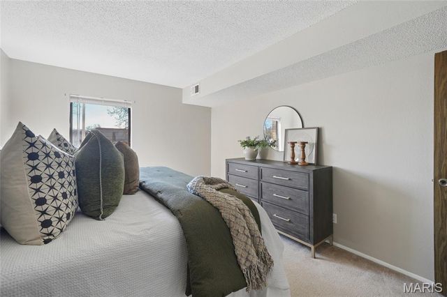 444 N Clay Avenue 2H, St Louis, MO 63122