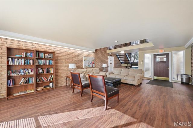 444 N Clay Avenue 2H, St Louis, MO 63122