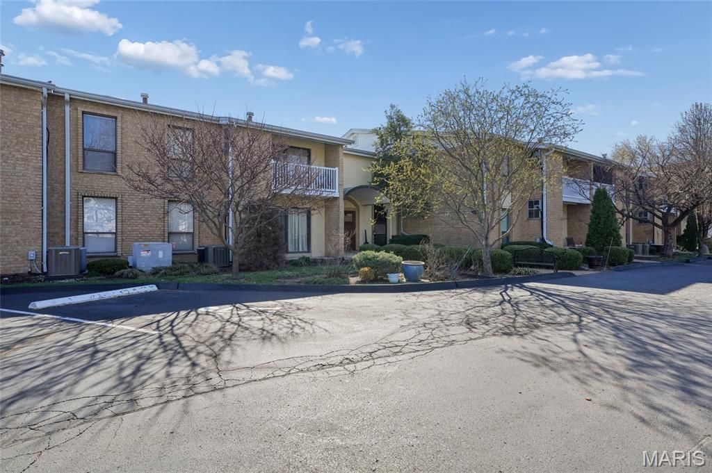 444 N Clay Avenue 2H, St Louis, MO 63122