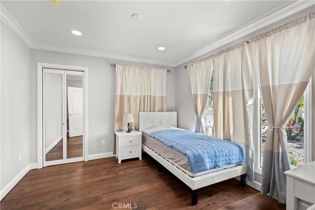 1043 S Victoria Avenue, Los Angeles, CA 90019
