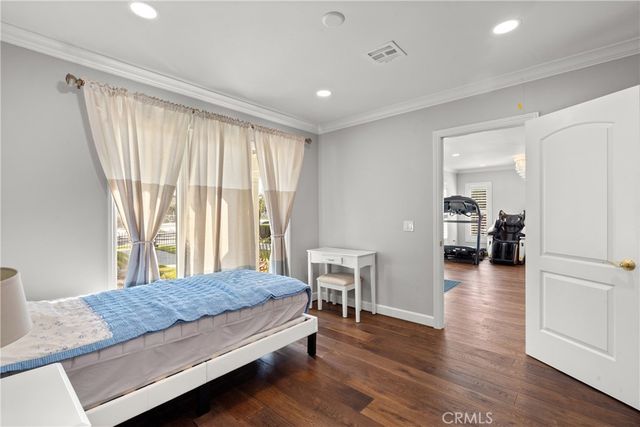 1043 S Victoria Avenue, Los Angeles, CA 90019