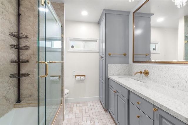 1043 S Victoria Avenue, Los Angeles, CA 90019