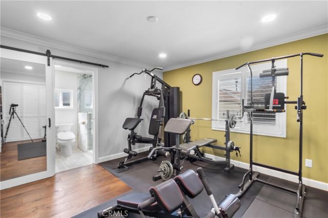1043 S Victoria Avenue, Los Angeles, CA 90019