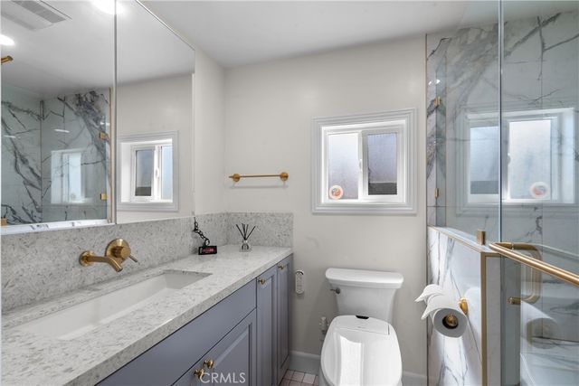 1043 S Victoria Avenue, Los Angeles, CA 90019