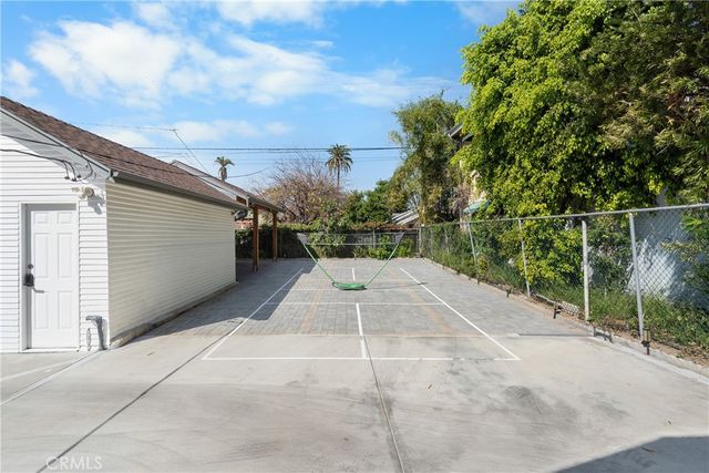1043 S Victoria Avenue, Los Angeles, CA 90019