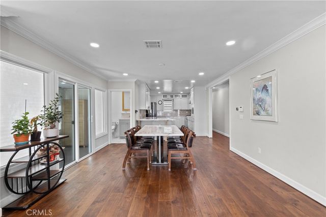 1043 S Victoria Avenue, Los Angeles, CA 90019